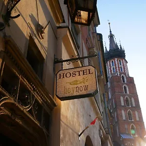 Hostal Heynow Rooms, And In City Center